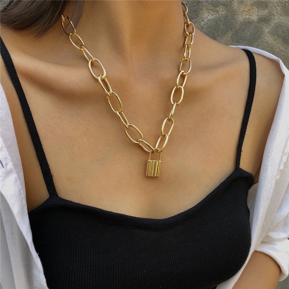 Jewelry - Trendy Chain Link Necklace with Lock Pendant